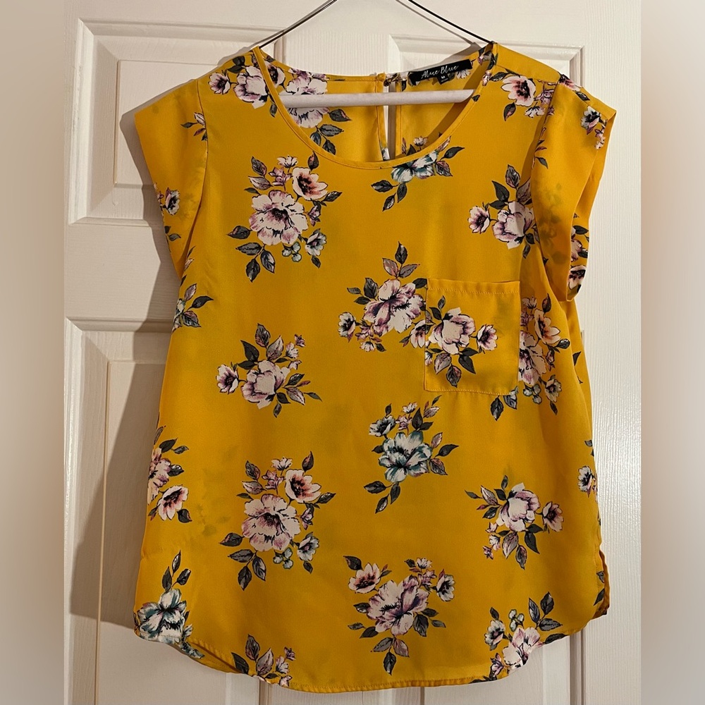 Alice Blue Scoop Neck Dress Shirt Size Medium Color Yellow